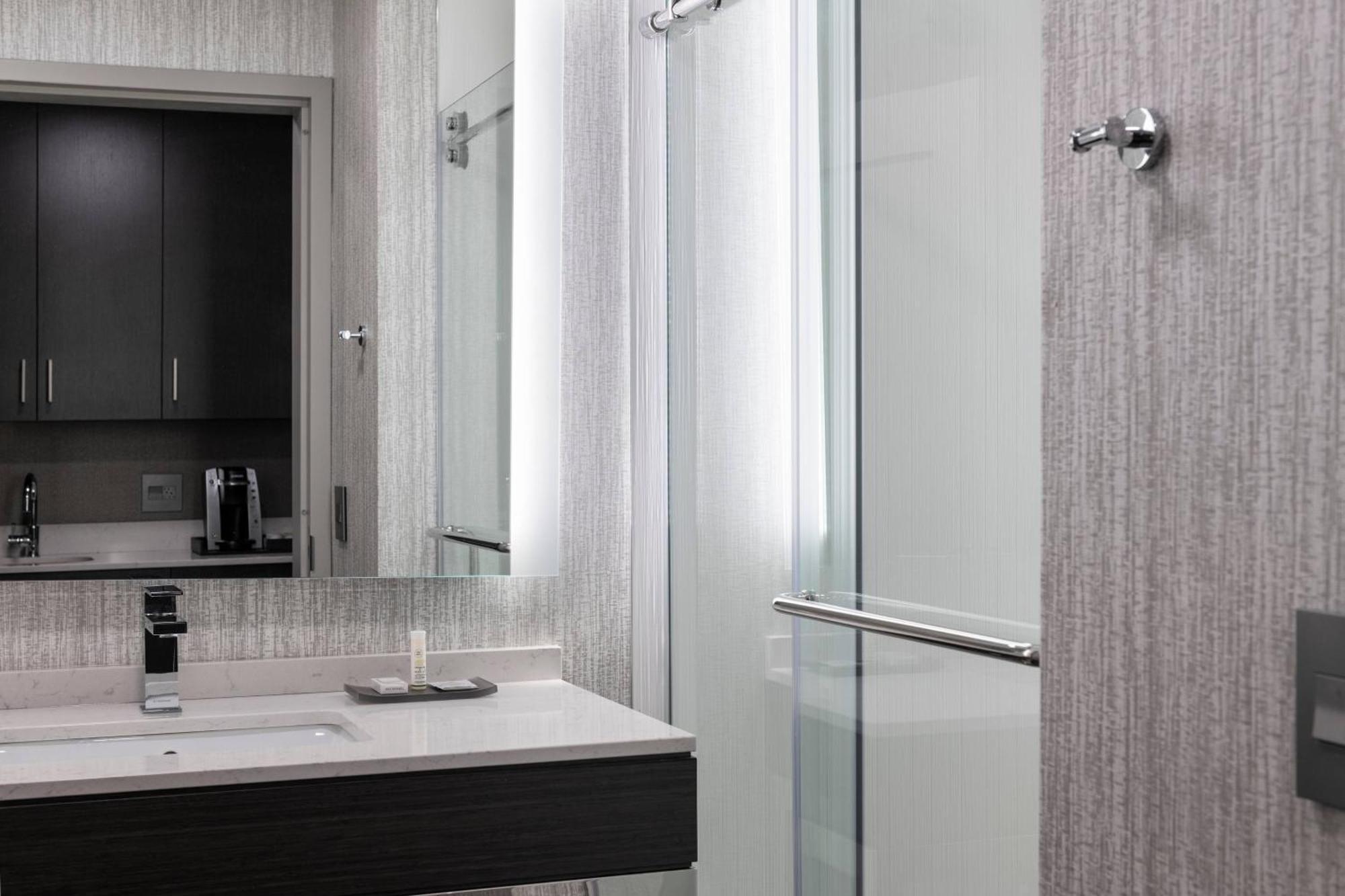 Towneplace Suites By Marriott Boston Medford Exterior photo